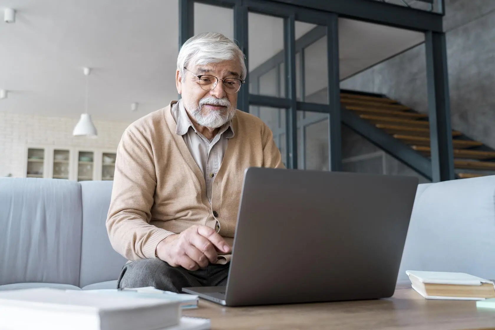 assistance pour Seniors à Marseille. Accompagnement administratif, ,numérique et du quotidien.